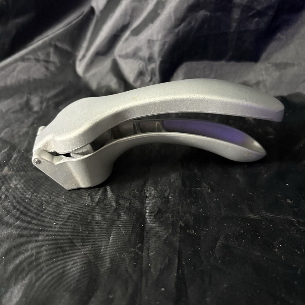 Pampered Chef Manual Garlic Press